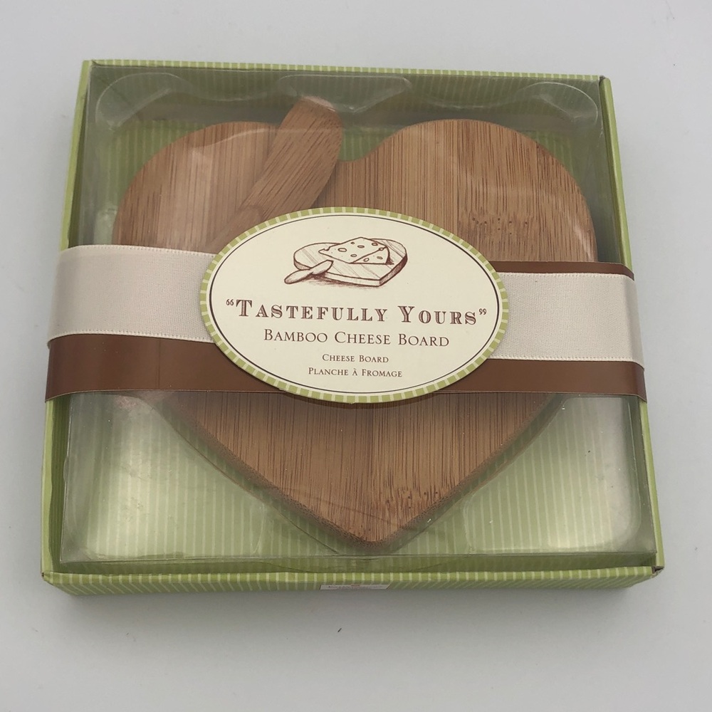 Bamboo Heart Cheese Board and Spreader Tastefully Yours NWT